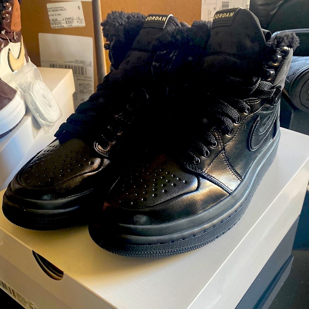 Brand new- Nike - Air Jordan 1 Acclimate Sneaker - Black